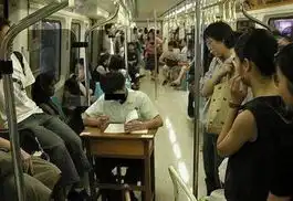  地铁是个出人才的地方