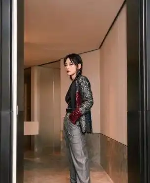  女人西装怎么穿才好看,和周笔畅学西装穿搭,舒适时髦又高级