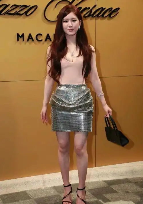  赵露思整容变脸上热搜,美商不如鞠婧祎杨颖,真让人尴尬