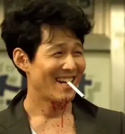  韩国电影新世界最后一幕李子成笑的高清图,做头像