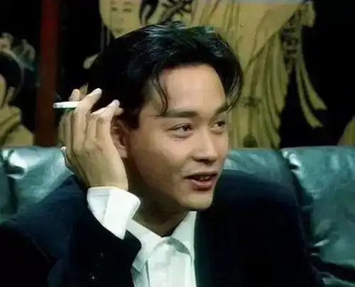  张国荣转世公交车司机撞脸张国荣,网友根本长得一模一样