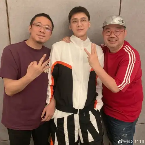  韩延张一白晒合照为李易峰庆生,本尊7个字回应让人期待