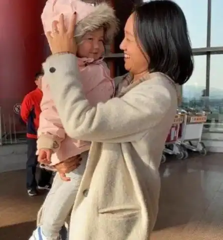  有种神颜叫朱丹女儿,专挑父母优点长,小小年纪成最萌星二代