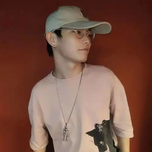  半脸侧颜第七十期请给你的小恶魔一点糖果吧