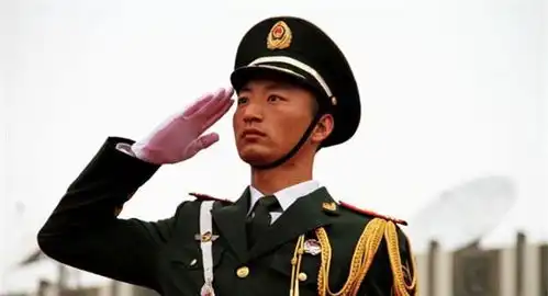  盘点世界各国军人敬礼,这个国家军人的军礼特别,中国最帅气