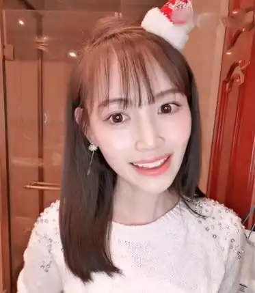  马蓉新年晒照气质堪比女星,大红配色气场全开太霸气