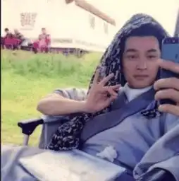  9张经典照片,法海搂着白娘子,雕兄摘下了面具,唐僧蹲着抽烟