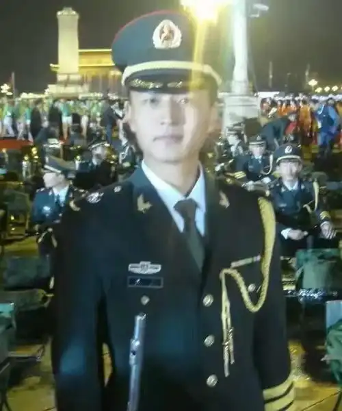  许昌帅小伙吹长笛入选联合军乐团三次参加天安门广场阅兵