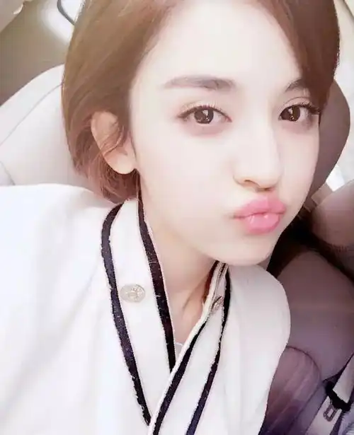  娜扎被30万人点赞最美前任注重细节的姑娘,才有机会站在美的顶端