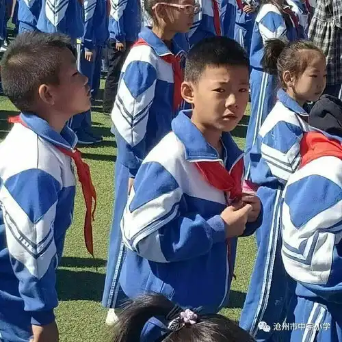  争做新时代好少年集结在星星火炬下暨中宇小学新队员入队仪式