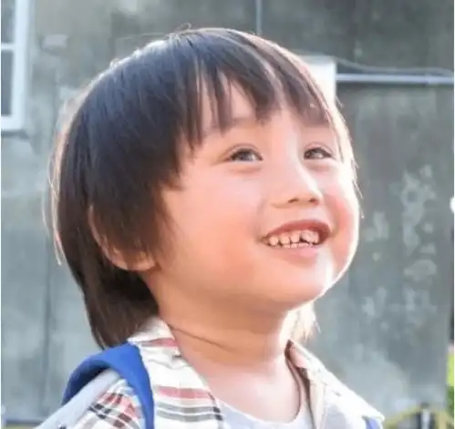 小小彬图片头像后妈