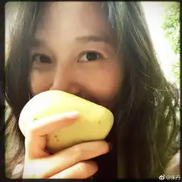 朱丹素颜挺大大肚约会贾静雯,朱丹好幸福贾静雯穿衣却成大妈模样