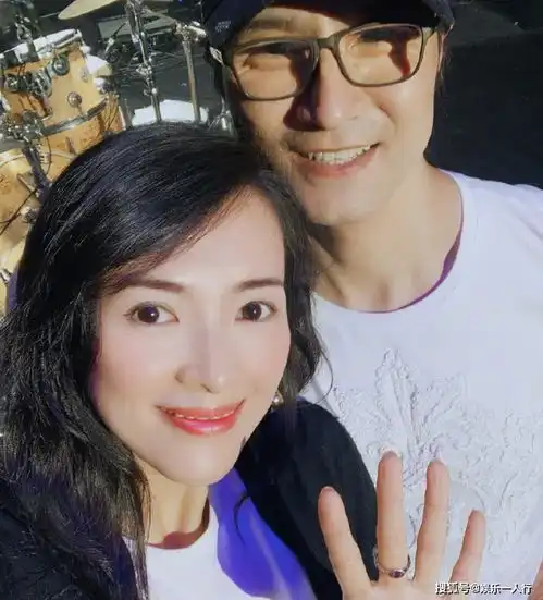  章子怡给重组家庭上了一课姚晨送家有俩娃争议祝福,她的回复乃教科书