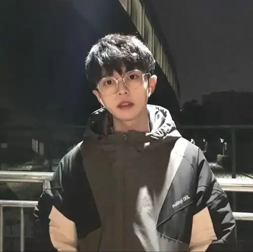 12岁最火头像男生
