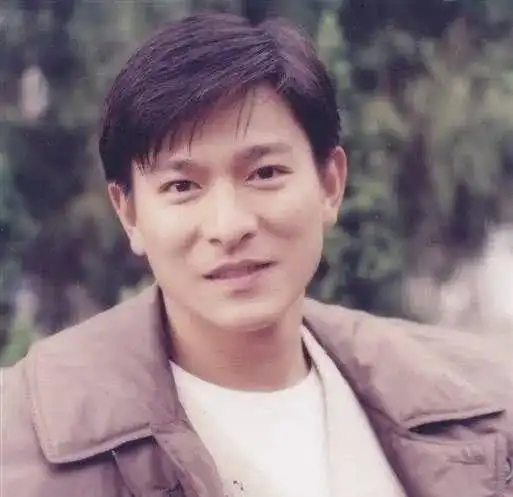  14年前那个要嫁给刘德华,为追星逼父跳海自杀的女人,如今怎样了