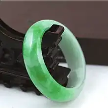  翡翠一直以来都被视为吉祥辟邪佳品