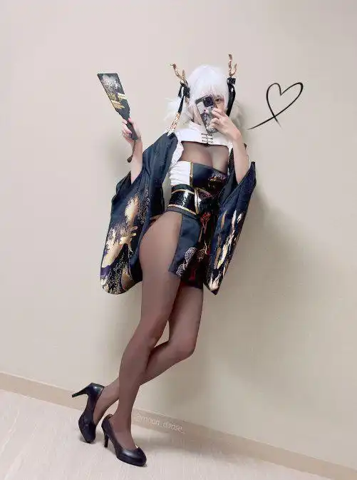  妮姬胜利女神画师分享美照原来是自己画自己