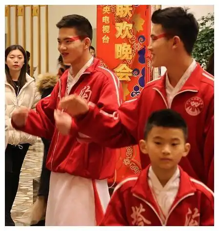 列五中学李易峰头像春晚