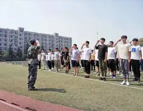  入伍学长成最帅教官,喜迎军运齐声把歌唱