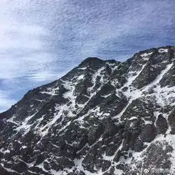  陕西太白山又飘雪不只有蓝天白云雪山大爷海也变成溜冰场