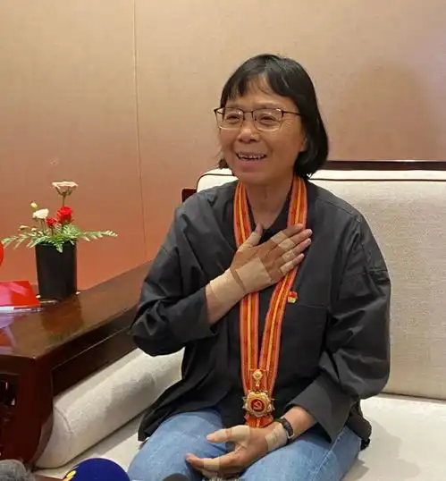  七一勋章获得者张桂梅和32名云南省观礼代表回到昆明