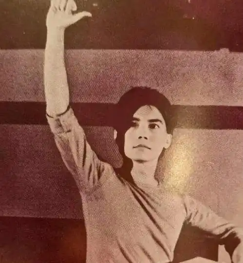  金城武和尊龙,谁才是真正的亚洲之草看他们的照片对比就知道