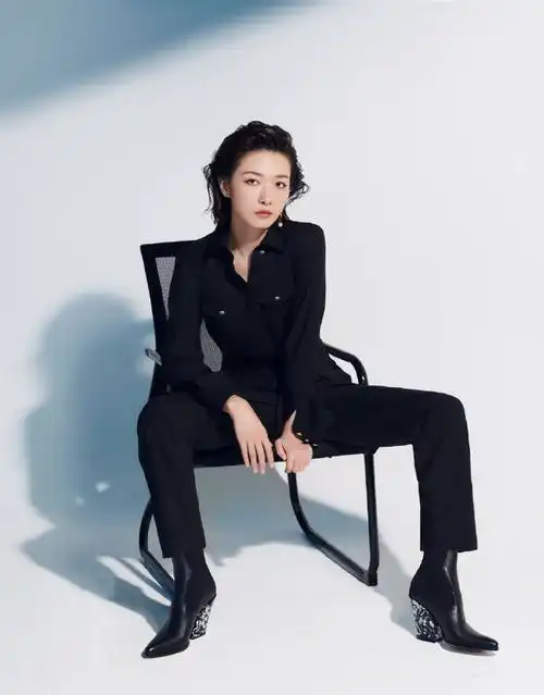  名门泽佳万茜气质绝了灵气珍珠眼妆搭配利落短发效果又美又飒