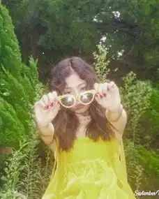  韩版辛芷蕾,学杨超越划水yg用钱砸出来的女孩还有救吗