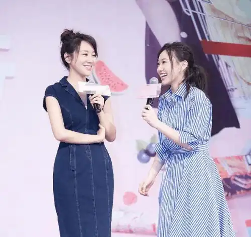 4位与女儿同框像姐妹的女星,邱淑贞上榜,图3看着比女儿还年轻