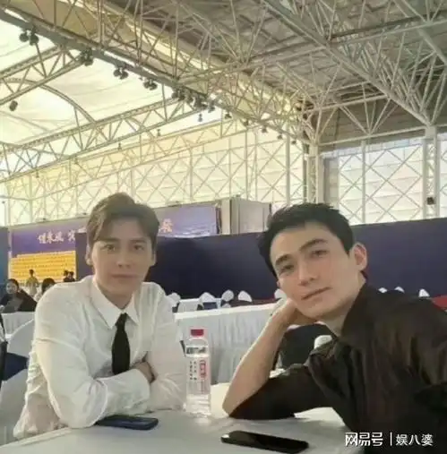 罕见百花奖颁奖典礼,朱一龙李易峰温暖同框