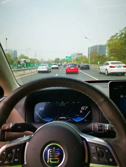  驾驶百公里加速5秒以内的车进行地板油或者加速操作,是一种什么体验