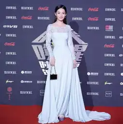  群星齐聚时装之夜,娜扎被评最美,李沁的妆容却被指老了十岁
