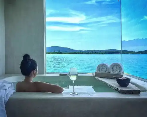  东南亚顶级私人海岛,只挑小众秘境选址的酒店,还有一个不为人知的浪漫爱情故事