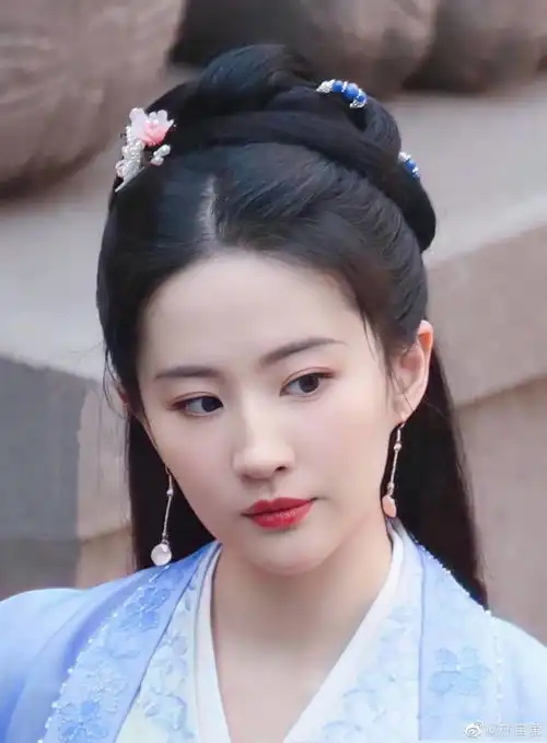  半个娱乐圈明星都改过名字张艺兴本名最帅气,周迅原名很颠覆
