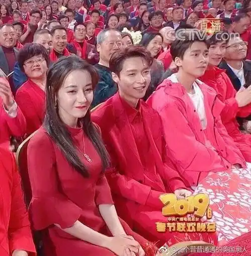  190205李易峰也成春晚笑点素材网友发问李易峰怎么褪色了