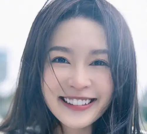  一娉一笑,皆挑动着人们的喜好,你就是最美的李沁