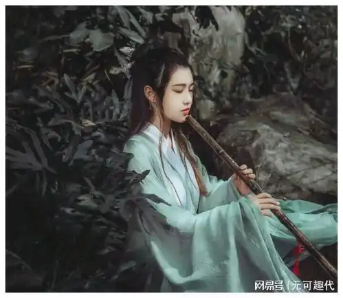  水瓶座此生如若不是你,何愁青丝配白衣