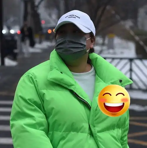  明星春晚私服太抢眼宋茜万元大衣似炸鸡,赵丽颖千元外套被吐槽