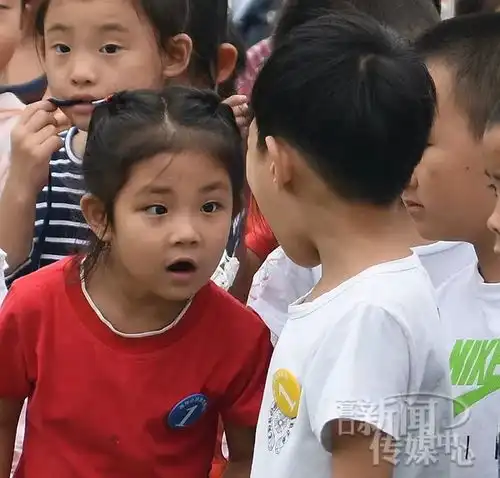  震撼开学第一天,营口146名小学生拼成这四个字航拍视频多图