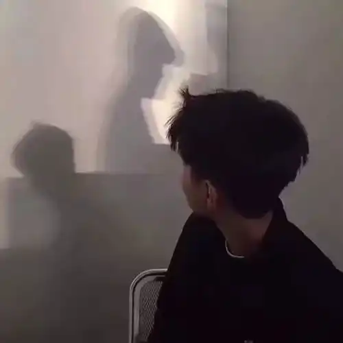 微丧男生不露脸头像