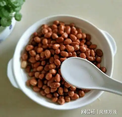 做油炸花生米,直接炸是大错学会5技巧,又香又脆,放凉不回软白糖清水网易订阅