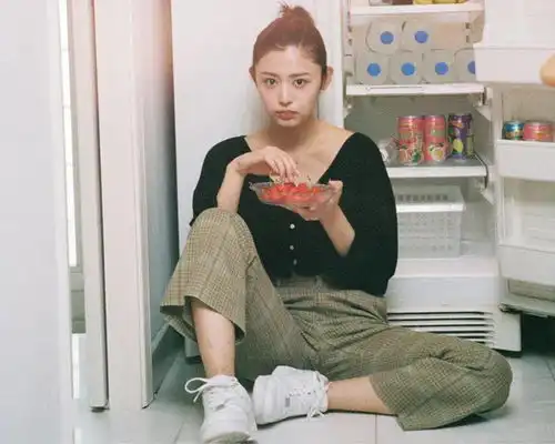  潮流girl最爱的欧美时尚风从短款开衫开始