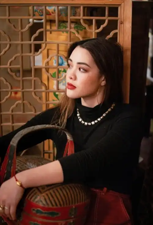  钟丽缇女儿十岁生日全家送祝福,混血女儿晒照,淑女妆容气质出众