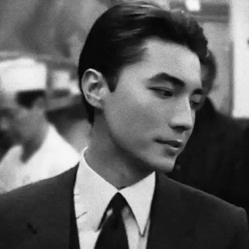 尊龙年轻图片高清头像尊