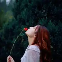  求这张情侣头像的配对图片谢谢