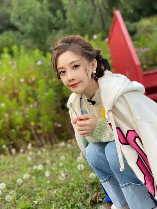  冯提莫9上线4首新歌,曲风各异惊喜不断,网友终于撕掉了只会翻唱的标签