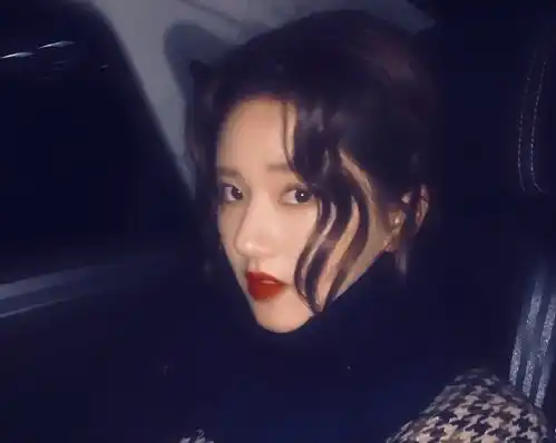  快本工作人员晒合影,赵露思鞠婧祎沈月身高终于不是谜了