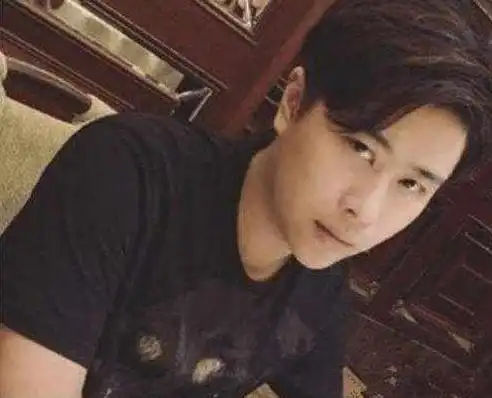  当年五五开看到她都得叫姐,电竞一姐沦落到520陪打,都被嫌太贵