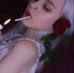 御姐感头像手执