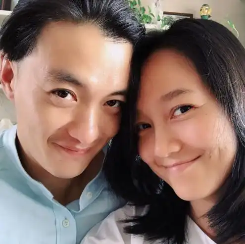  朱丹罕见秀恩爱同周一围庆生,相爱的人果然越长越像